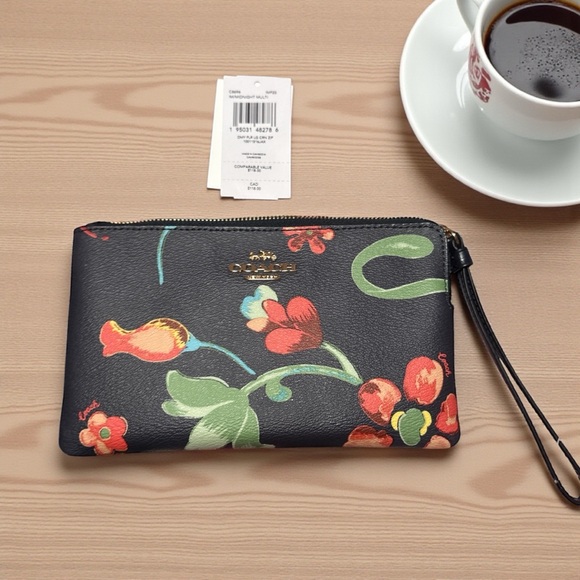 NWT Coach Floral Black Wristlet - Picture 2 of 7
